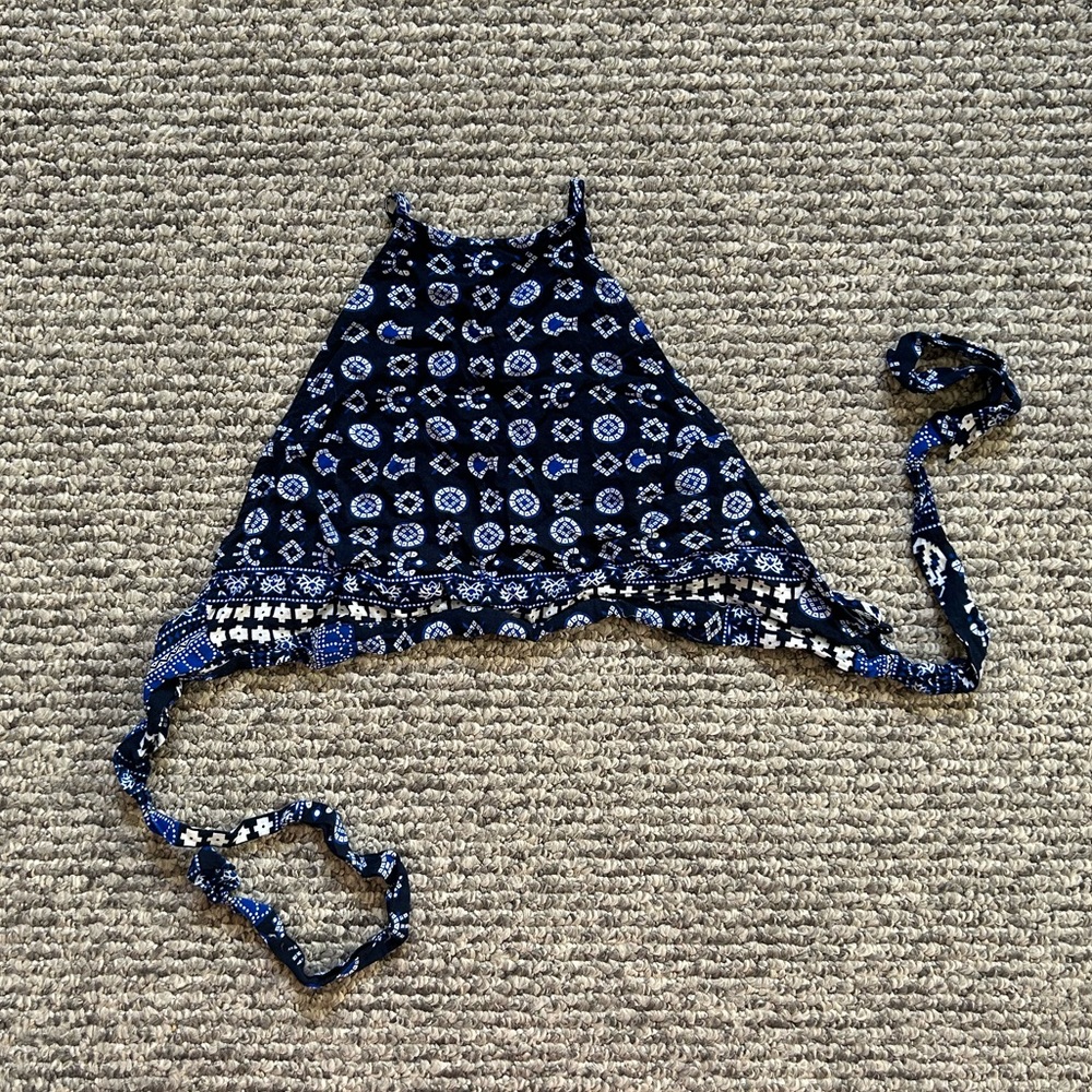 Lulu’s Crop Top - Picture 2 of 5
